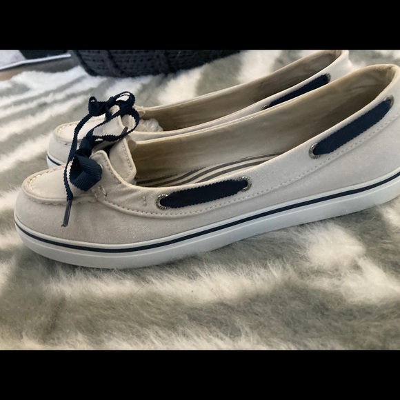 GUC Sperry’s White and Blue Pre-Owned ❤️ - Picture 4 of 7